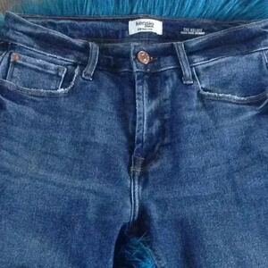 Kensie VintageLux High Rise Skinny Jeans; Girlhoodcorp, Distressed,  Frayed hem